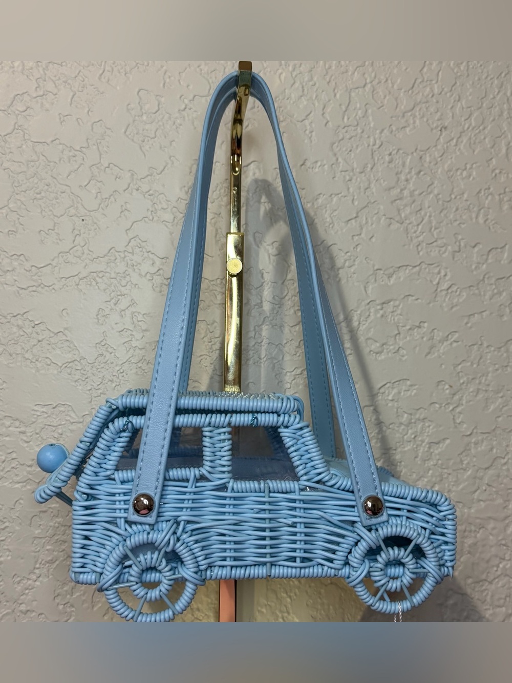 Tommy Bahama Light Blue Wicker Car-Shaped Shoulder Bag - Picture 1 of 3